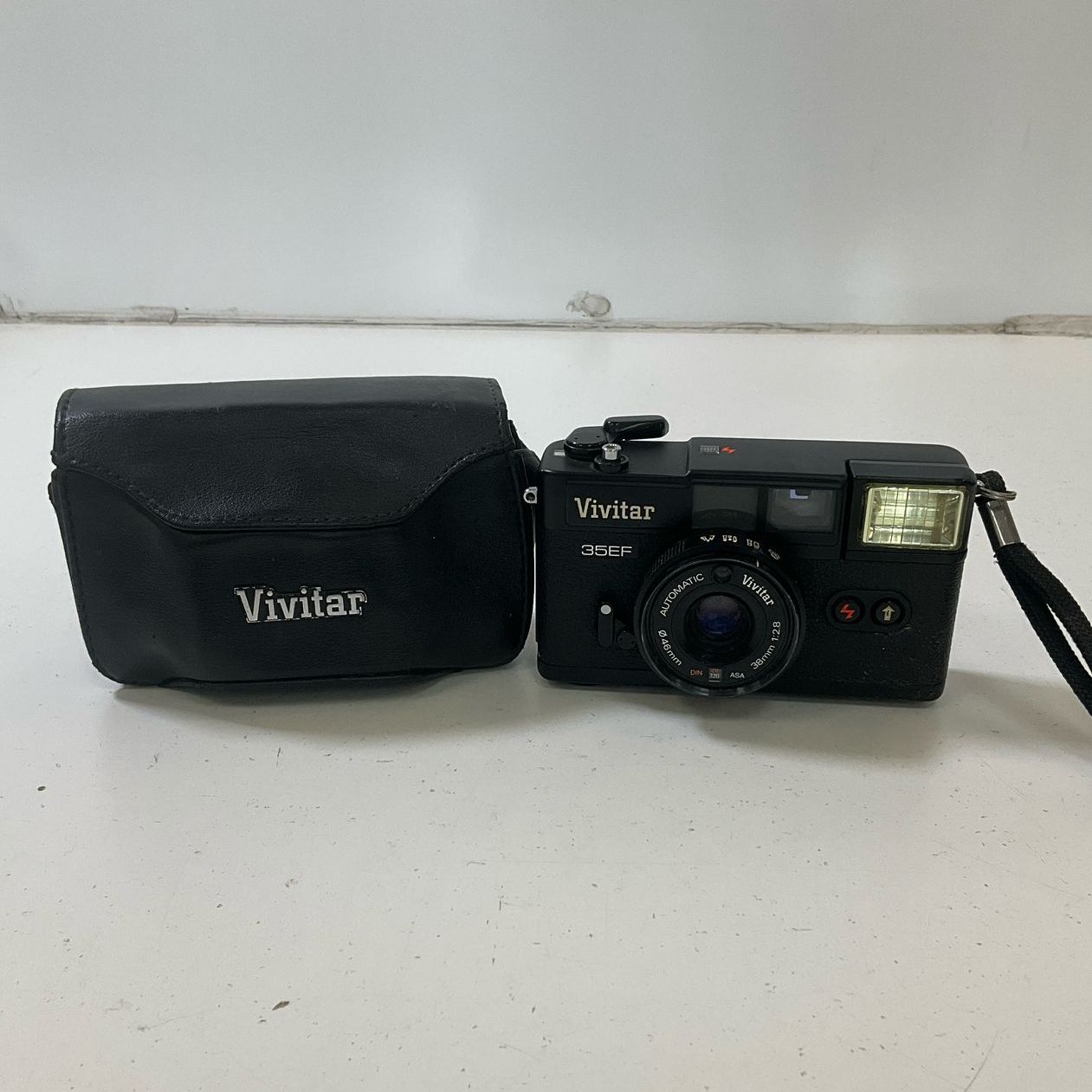 Vivitar 35EF Rangefinder Point & Shoot 35MM Camera w Case UNTESTED