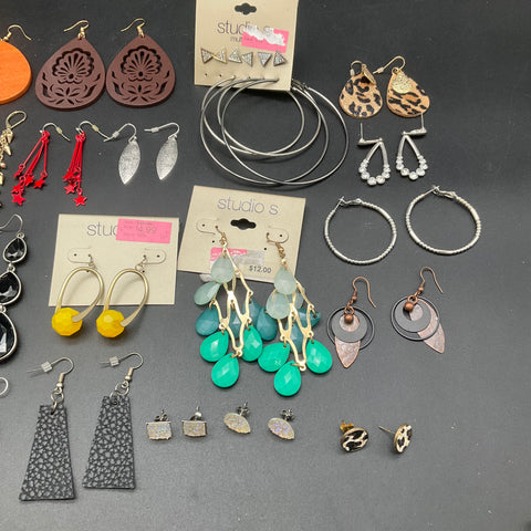Studio S Fashion Jewelry Lot 30 Pairs Earrings Boho Dangle Hoop Stud Wood Bead