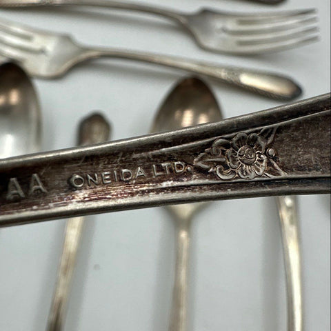 Simeon L & George H Rogers Oneida Silver Plate Flatware Set Floral 27pc Vintage