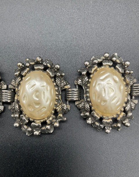 Vintage 1960s Chunky Repousse Faux Pearl Silver Tone Baroque Link Bracelet 7.5"