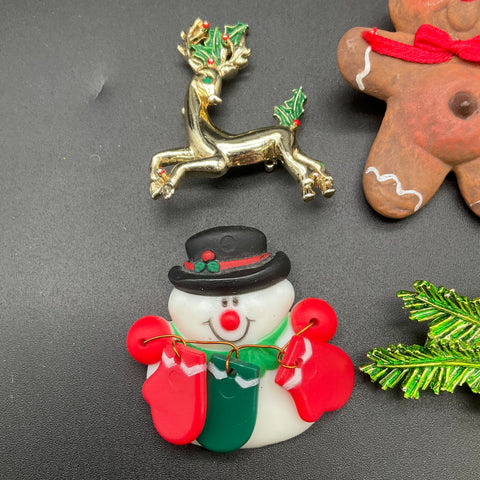Gerry's JJ Vintage Christmas Holiday Jewelry Lot 7 Pieces Brooches Earrings