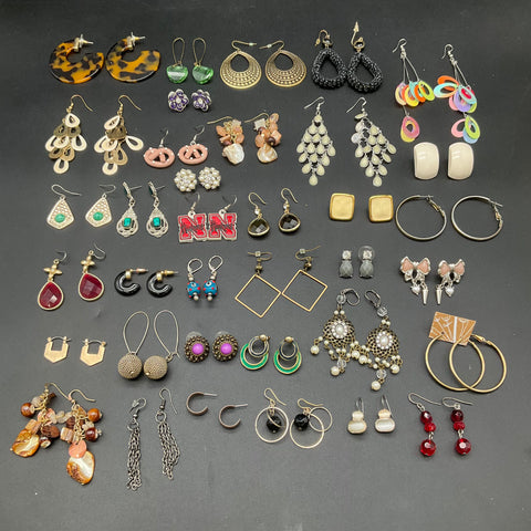 Vintage & Fashion Costume Jewelry Lot 38 Pairs Earrings Hoops Dangles Studs