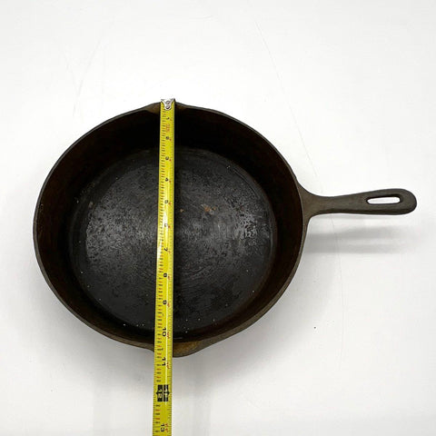 Vintage Cast Iron 10 Inch Skillet Pan Dual Pour Spouts Made in Taiwan