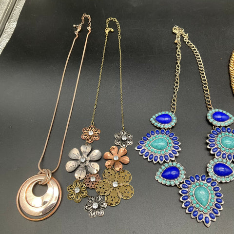 Fashion Jewelry Mixed Styles Statement Necklaces Lot of 7 Gold Silver Tone