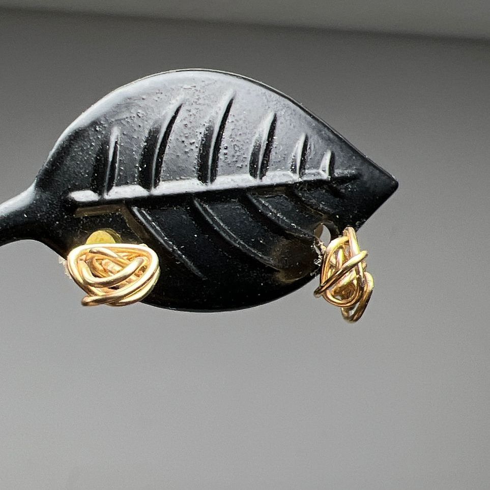 10K Yellow Gold Twisted Metal Nest Earrings .57g