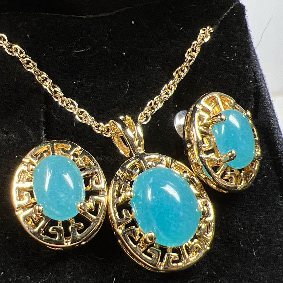 4 Gold Tone Gemstone Jewelry Sets in Boxes