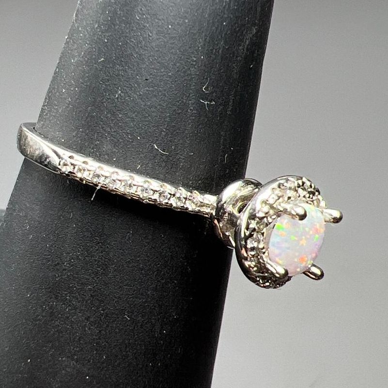 925 Sterling Silver Round Opal Ring Size 7 2.25g
