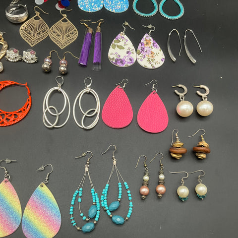 Fashion Costume Jewelry Lot of 38 Pairs Earrings Boho Tassel Hoop Floral Mixed