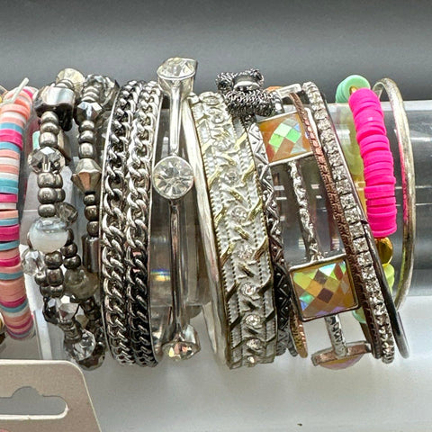 Fashion Costume Jewelry Lot of 19 Bracelets Beaded Bangles Cuffs Rhinestones