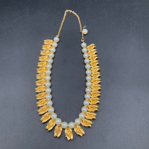 Vintage Brushed Gold Tone Faux Pearl Necklace Textured Leaf Collar Choker 16"