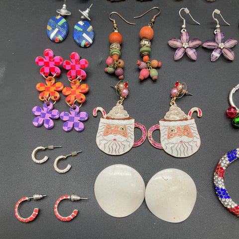 Vintage to Modern Mixed Costume Jewelry Lot 45+ Pairs Earrings Hoops Studs 8oz