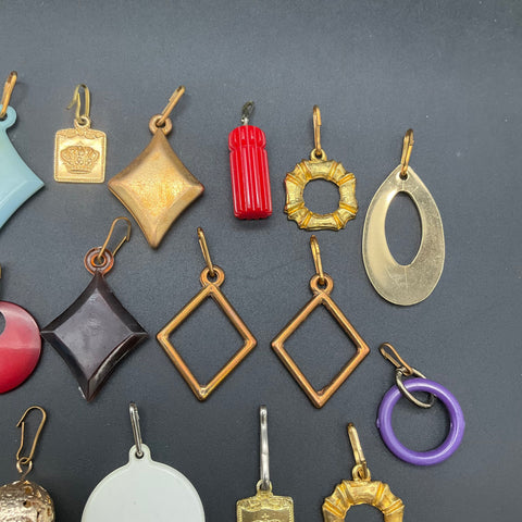 Vintage Zipper Pull Charms Lot of 24 Gold Tone Resin Nautical Crest Jewelry