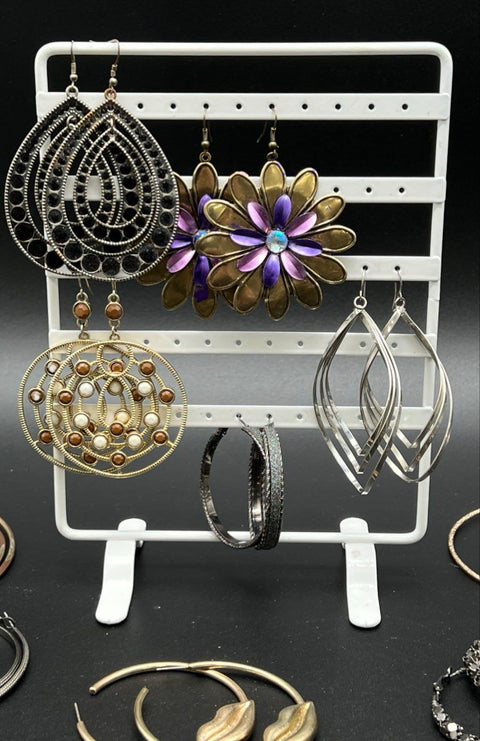 Fashion Jewelry Lot 28 Pairs Hoop & Statement Dangle Earrings Gold Silver Tone