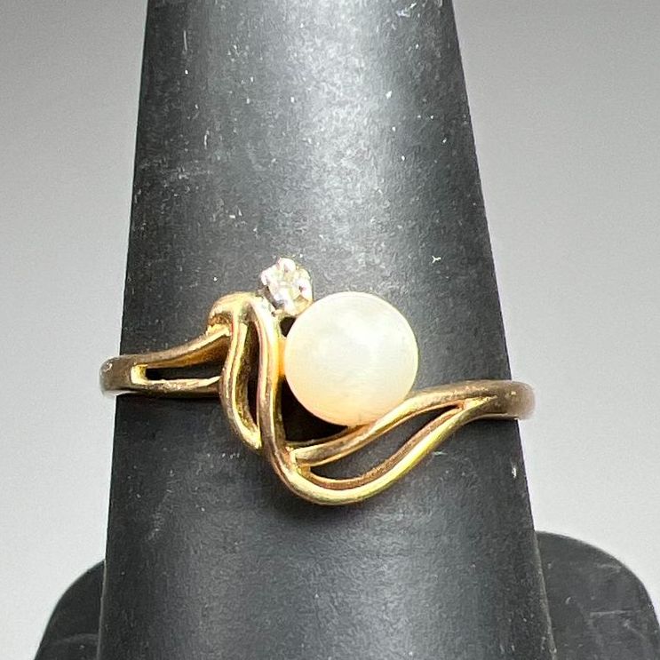 T&C 14KP Yellow Gold Ring White Stone & Gemstone Accent Ring 1.65g size 8.25