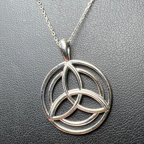925 Sterling Silver Celtic Knot Pendant Necklace 3.8g