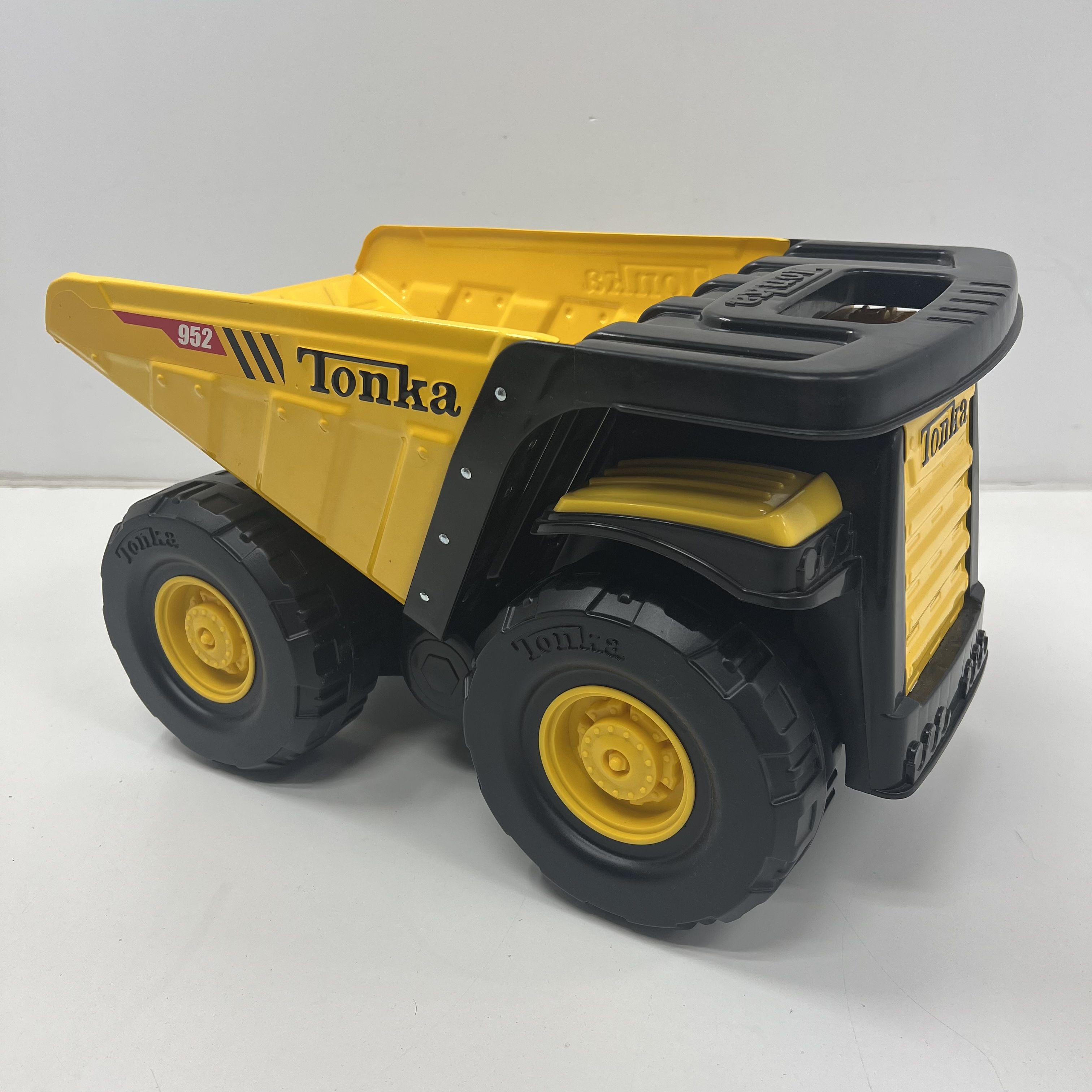 Tonka 952 Steel Classic Mighty Dump Truck 2020 Yellow Black Steel Sturdy Plastic