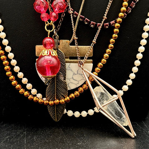 Mixed Costume Jewelry Necklace Lot Vintage to Modern Gold Silver Tone 25+ Pcs