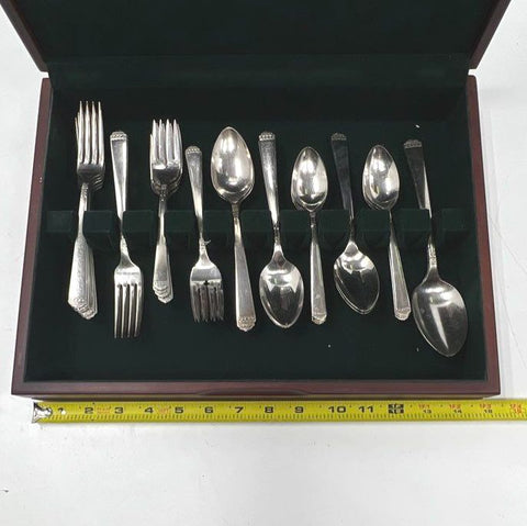 1881 Rogers Oneida Triumph Silver Plate Flatware 25pc Mixed Set Cased Vintage