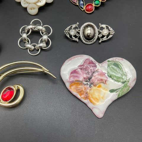 Vintage & Modern Costume Jewelry Lot 16 Brooches Pins Enamel Rhinestone Floral