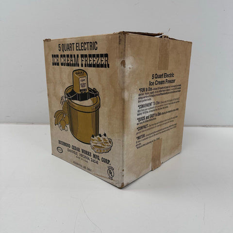 Sterling 5 Quart Electric Ice Cream Freezer 165A Richmond Cedar Works Vintage