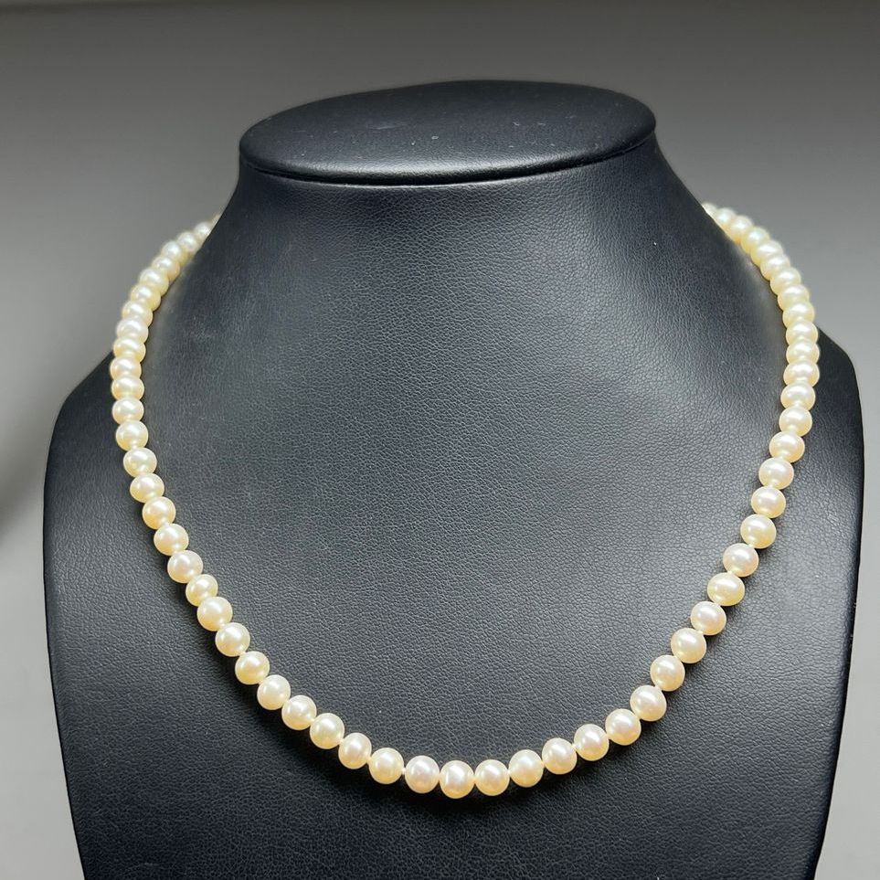 Off White Pearl Single Knot Necklace