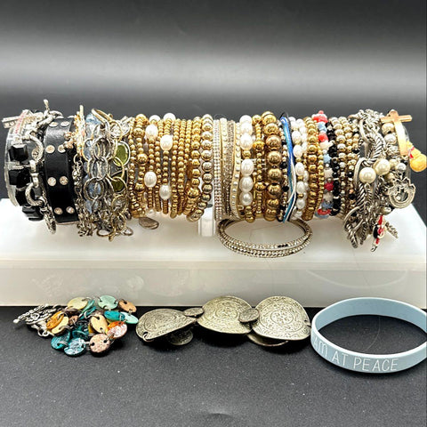 Mixed Fashion Jewelry Lot 30pc Beaded Charm Bracelets Rhinestone Faux Pearl Cuff