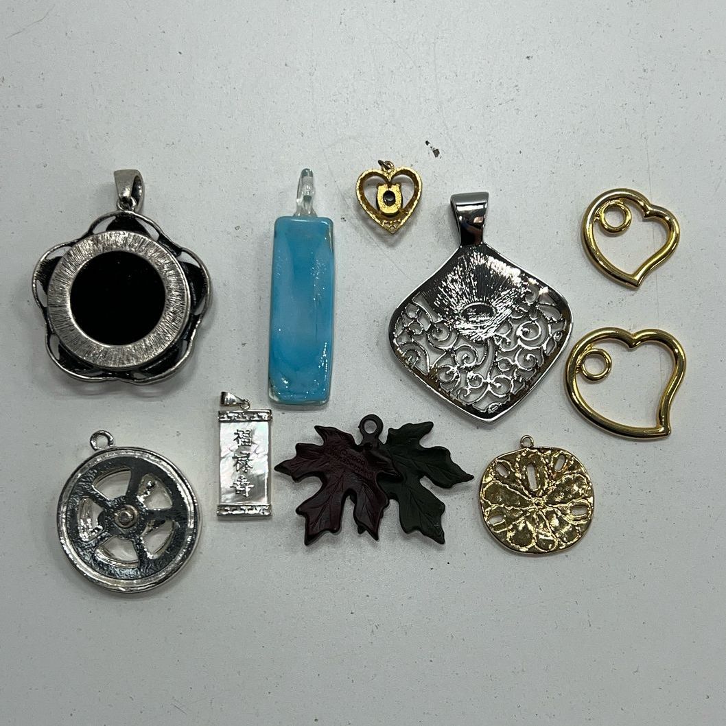 Lot Of Costume Multicolor Gold And Silver Tone Jewelry Charms Pendants