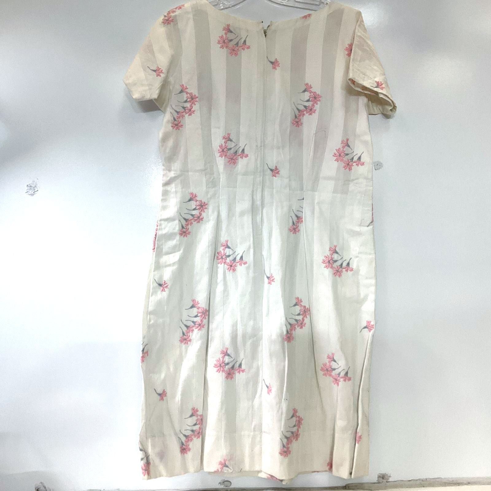 Vintage White with Embroidered Pink Flowers Dress VOLUP Size 42 Vintage 50s/60s
