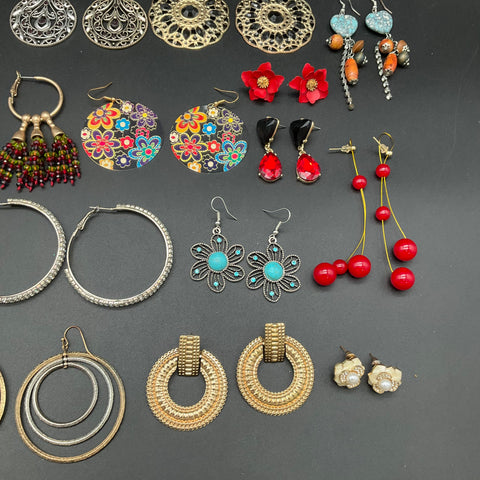 Vintage to Modern Mixed Costume Jewelry Earring Lot 0.76 lbs Hoops Dangles