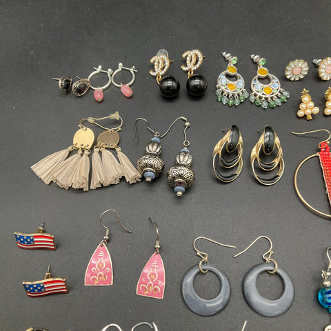 Vintage to Modern Costume Jewelry Lot 40+ Pairs Earrings Dangle Stud Hoop 0.5lb
