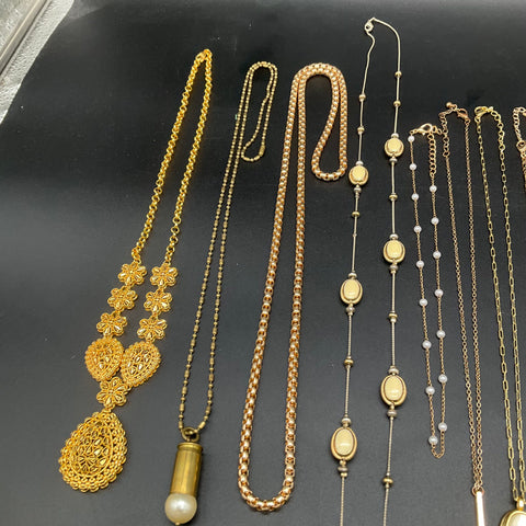 Vintage & Modern Fashion Jewelry Lot 18 Necklaces Gold Silver Tone Pendants