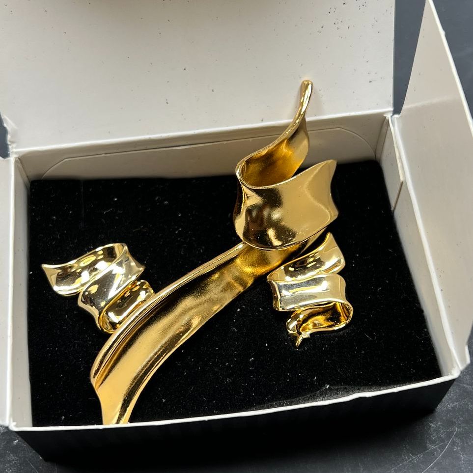 Avon Golden Ribbon Earrings IOB with Matching Brooch Set