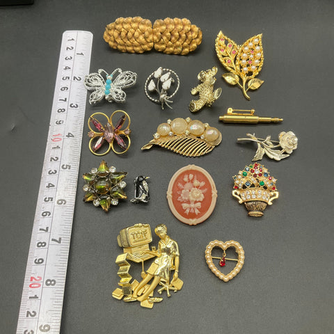 Vintage Costume Jewelry Lot 15 Brooches Pins Gerrys AJC Natty Creations Cameo