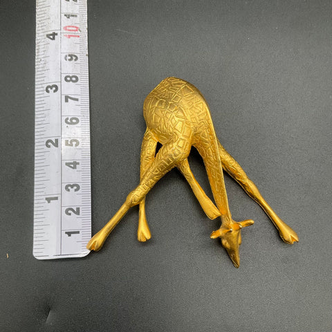 Vintage Gold Tone Large Drinking Giraffe Brooch Pendant Figural Animal Jewelry