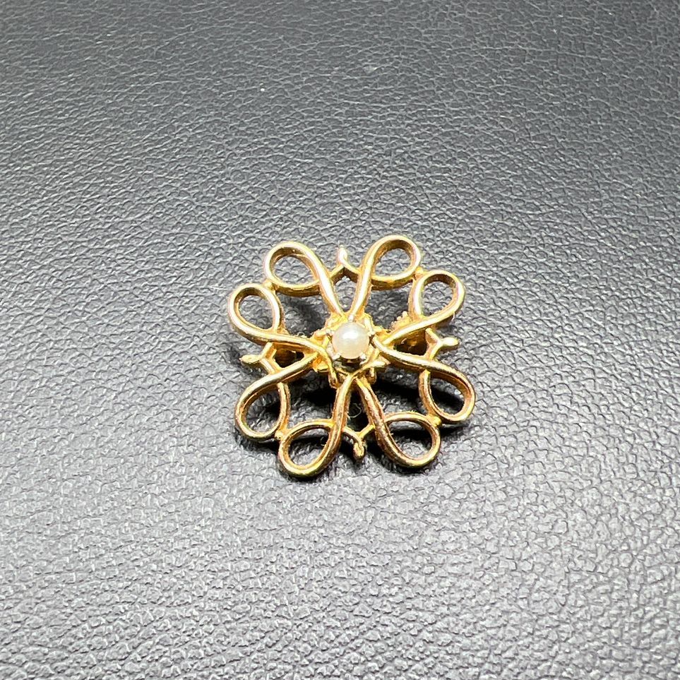 10K Yellow Gold Filigree Pearl Pin 1.55g