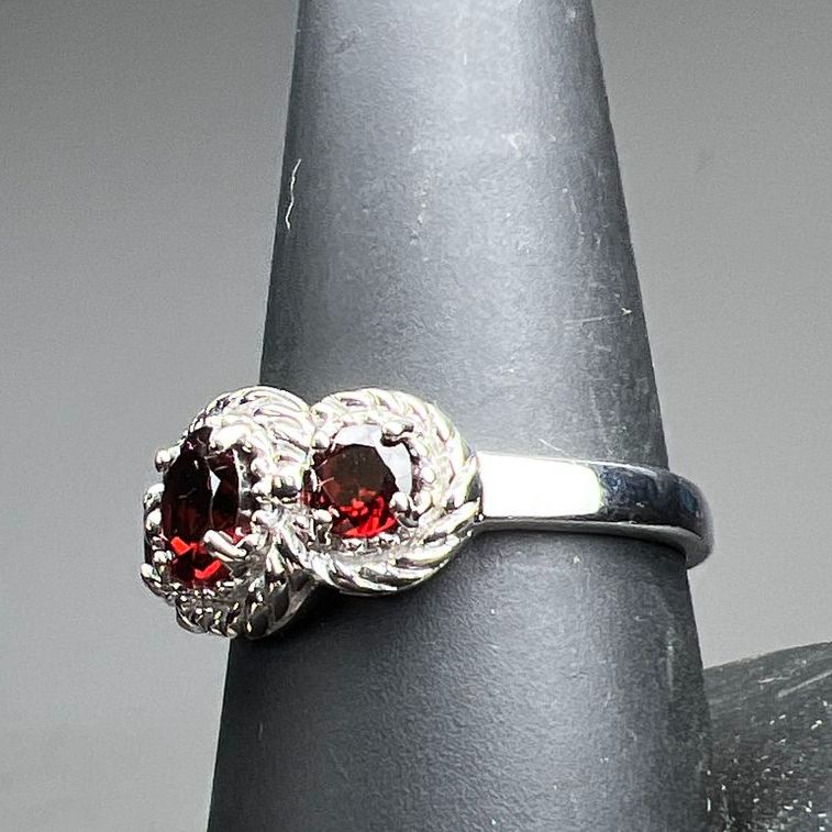 925 Sterling Silver 3 Garnet Stone Ring Size 9