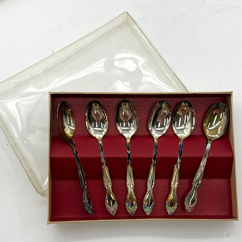 WM Rogers Mfg Co Silver Plate Spoons Floral Scroll Pattern 17pc Lot Vintage