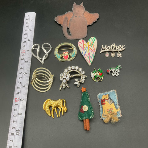 Vintage & Modern Costume Jewelry Lot of 11 Brooches Cat Zebra Holiday Pins