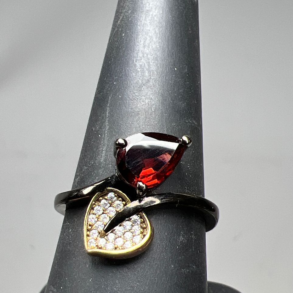 925 Sterling Silver Garnet & Rhinestone Heart Black Tone Ring Size 8