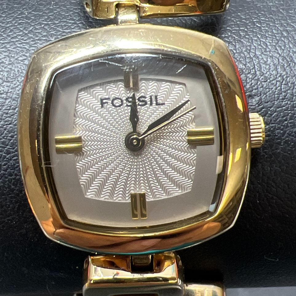 Fossil F2 ES-1870 110802 Gold Tone Wristwatch New Battery