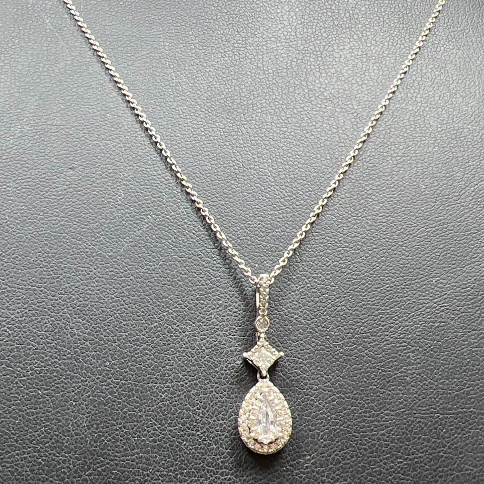 925 Sterling Silver Sparkling Stone Pendant Necklace 2.91g