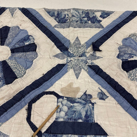 Arch Quilts Vintage Blue White Teapot Fan Pattern Quilt Scalloped Edge
