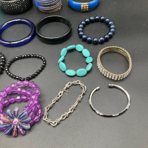 Mixed Fashion Costume Jewelry Lot of 17 Pieces Bangles Beaded Cuff 1.19 lbs