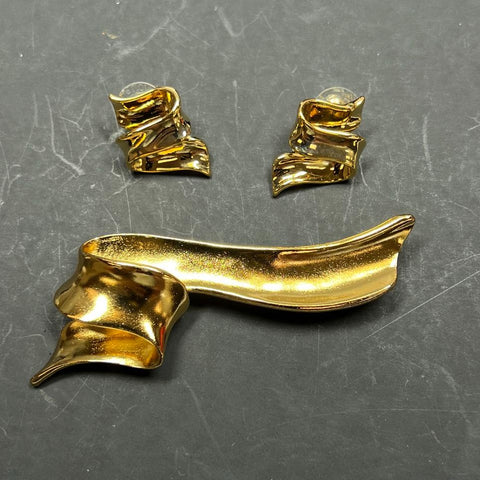Avon Golden Ribbon Earrings IOB with Matching Brooch Set