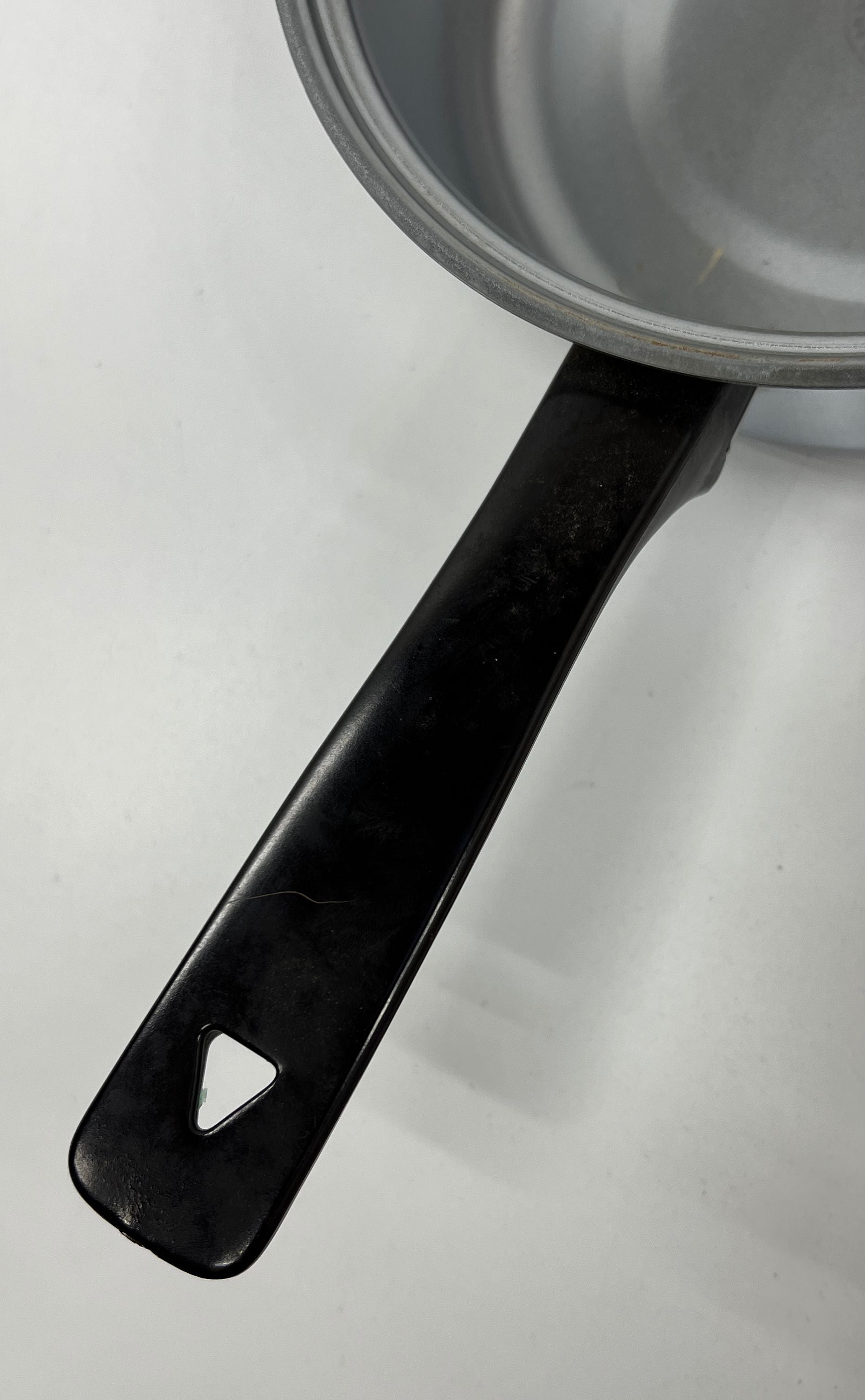 The Everyday Co. USA Silver Pot Sauce Pan with Lid Black Plastic Handle