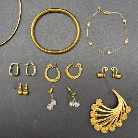 Vintage Monet Costume Jewelry Lot Gold Tone Necklaces Earrings Brooch 14 Pcs