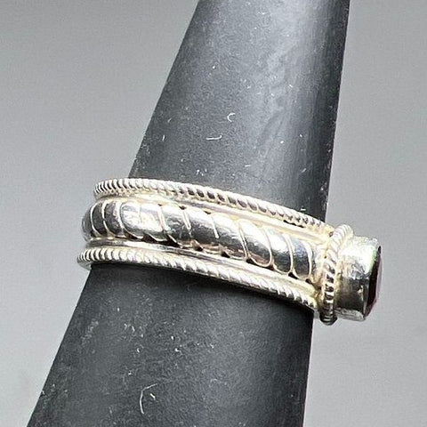 925 Sterling Silver Oval Garnet Ring Size 5 3.77g