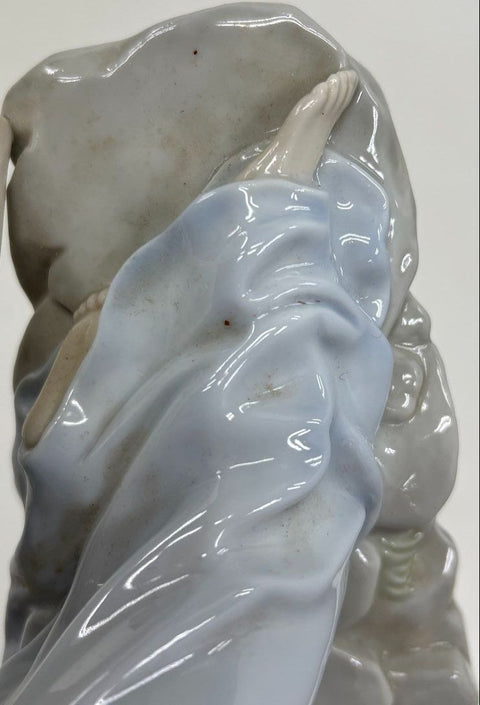 Valencia Collection Jesus Carrying The Cross Porcelain Figurine Religious Statue