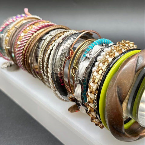 Bangles Beaded Stretch Jewelry Lot 40+ Retro Boho Gold and Silver Tone Fashion
