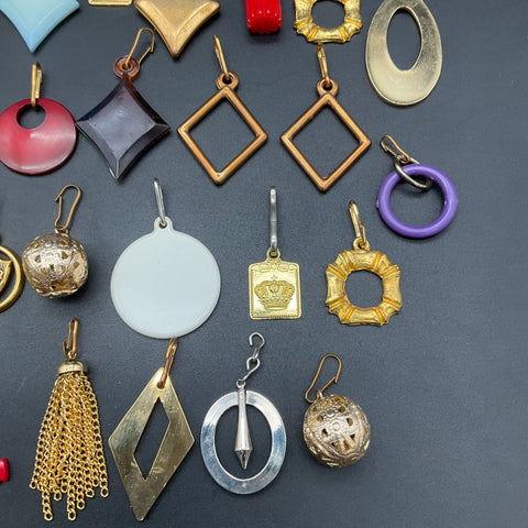 Vintage Zipper Pull Charms Lot of 24 Gold Tone Resin Nautical Crest Jewelry